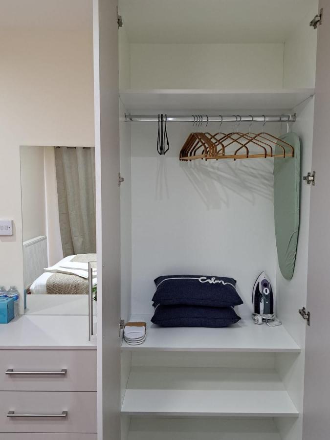Modern 2 Bed 2 Bath Apartment Free Parking Watford  Exterior foto