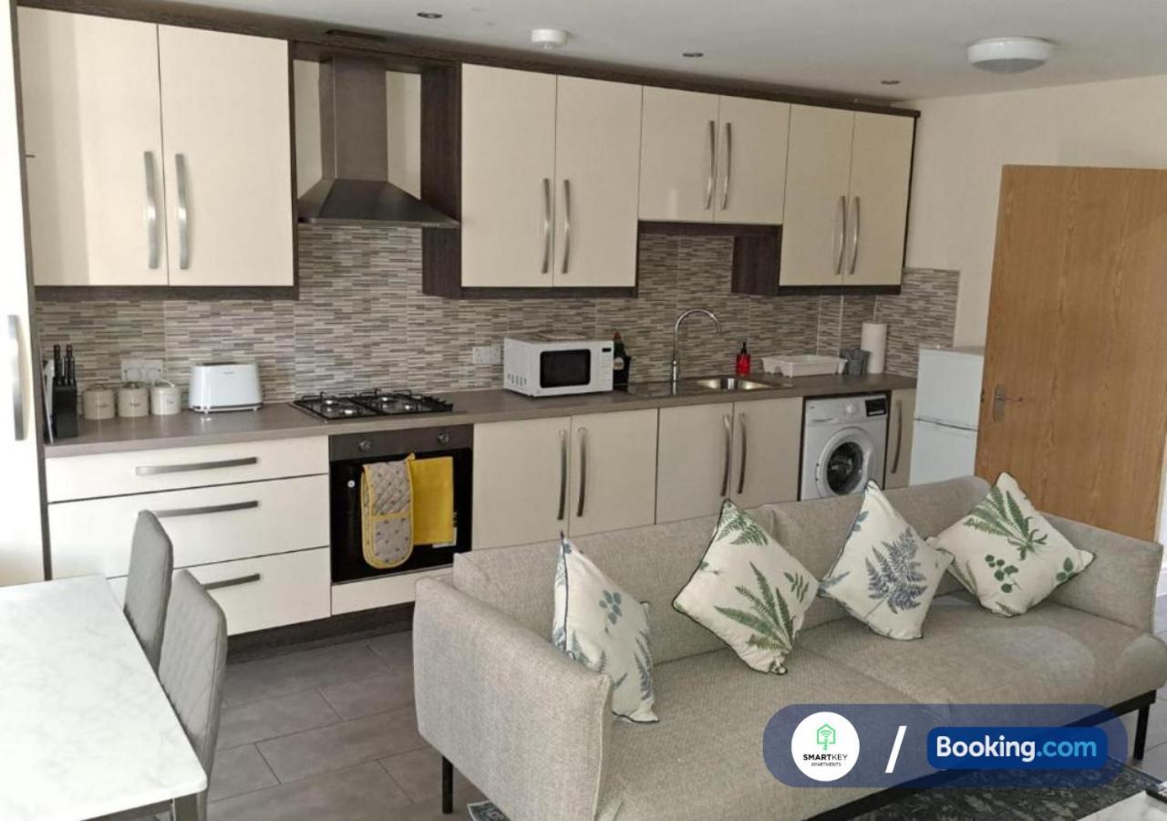 Modern 2 Bed 2 Bath Apartment Free Parking Watford  Exterior foto