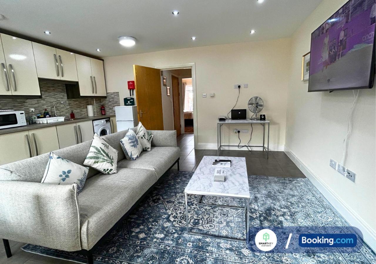 Modern 2 Bed 2 Bath Apartment Free Parking Watford  Exterior foto