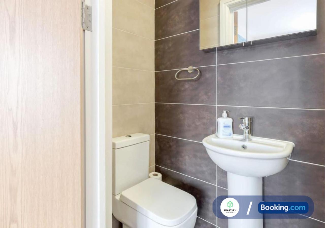 Modern 2 Bed 2 Bath Apartment Free Parking Watford  Exterior foto
