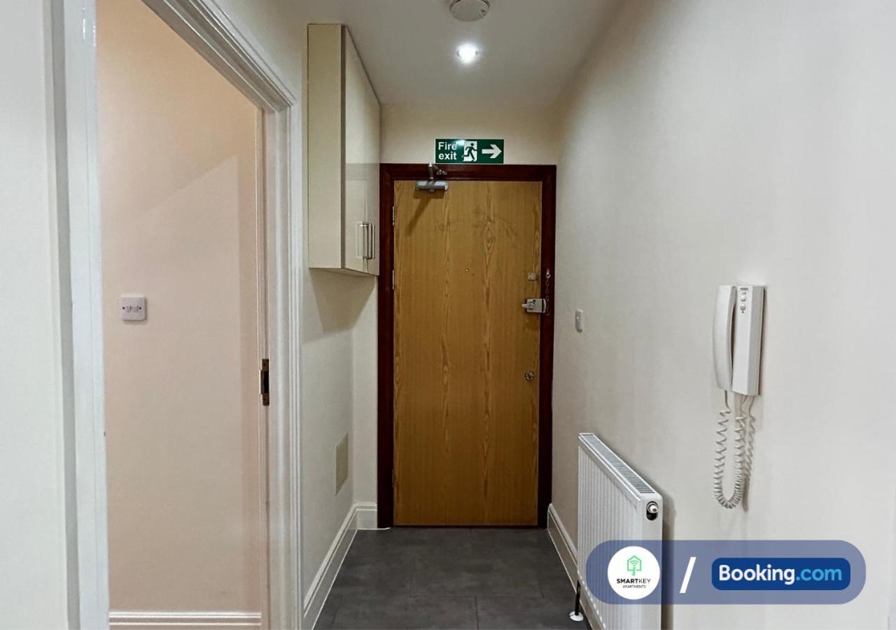 Modern 2 Bed 2 Bath Apartment Free Parking Watford  Exterior foto