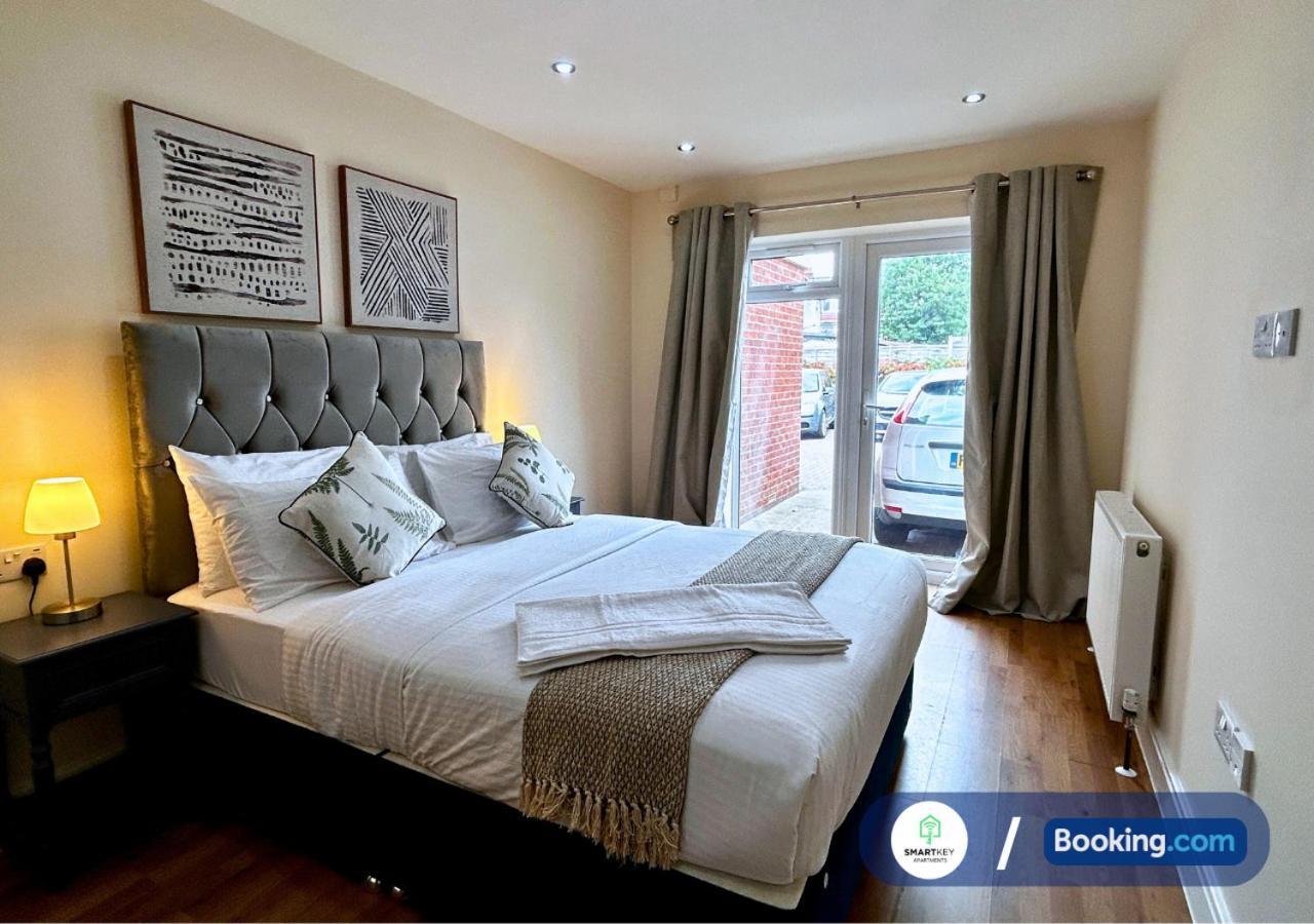 Modern 2 Bed 2 Bath Apartment Free Parking Watford  Exterior foto